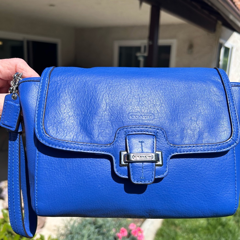 COACH Taylor Distressed Leather Wristlet/Clutch - Picture 6 of 10